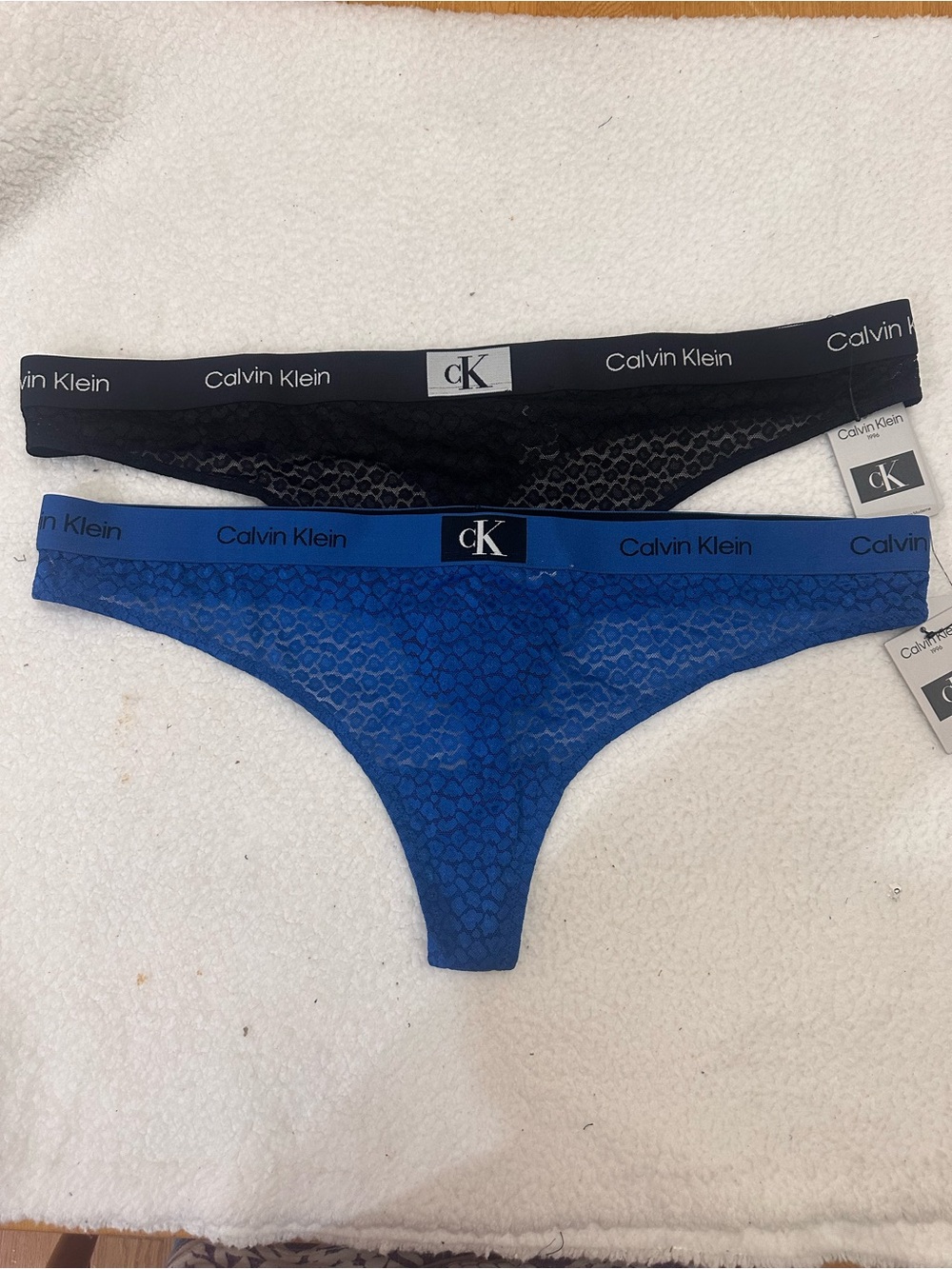 3x Calvin Klein Lacy Thongs